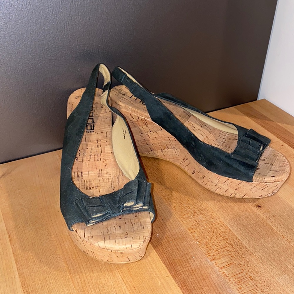 Size 9 Green leather wedge